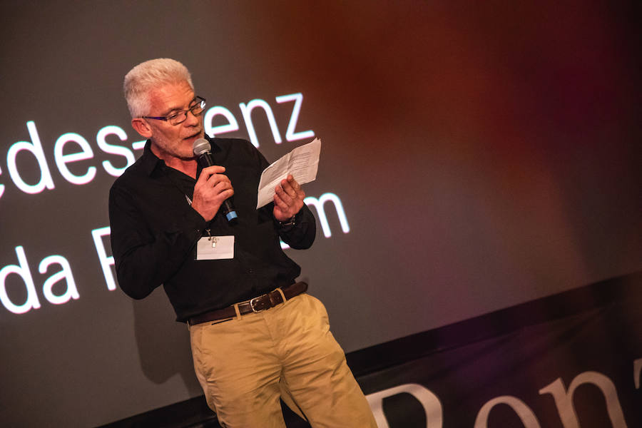 Mercedes-Benz lanza el nuevo CLA. La segunda generación del coupé compacto por excelencia de Mercedes. Una versión mejorada de su actual antecesor. Se trata de un coupé de cuatro puertas y cinco plazas de Mercedes, con un diseño completamente diferenciador. El vehículo, de estética deportiva por fuera, destaca en su interior de un extra de diseño, lujo y tecnología.