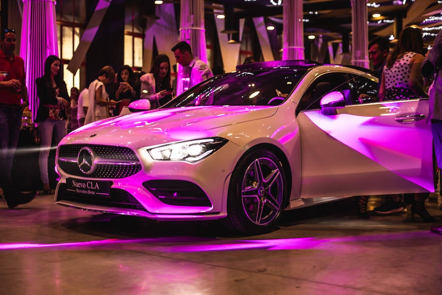 Mercedes-Benz lanza el nuevo CLA. La segunda generación del coupé compacto por excelencia de Mercedes. Una versión mejorada de su actual antecesor. Se trata de un coupé de cuatro puertas y cinco plazas de Mercedes, con un diseño completamente diferenciador. El vehículo, de estética deportiva por fuera, destaca en su interior de un extra de diseño, lujo y tecnología.