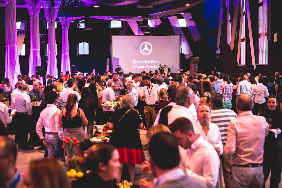 Mercedes-Benz lanza el nuevo CLA. La segunda generación del coupé compacto por excelencia de Mercedes. Una versión mejorada de su actual antecesor. Se trata de un coupé de cuatro puertas y cinco plazas de Mercedes, con un diseño completamente diferenciador. El vehículo, de estética deportiva por fuera, destaca en su interior de un extra de diseño, lujo y tecnología.