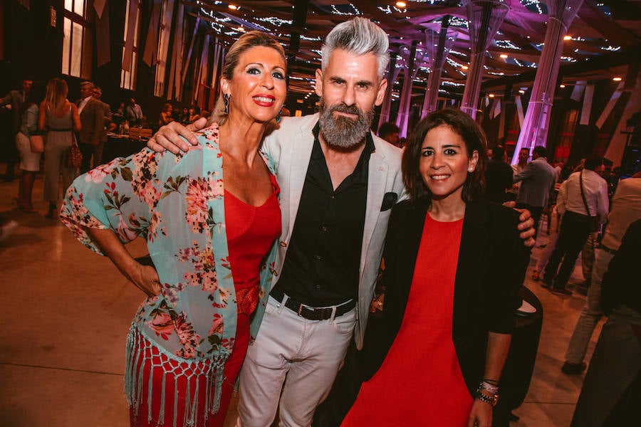 Mercedes-Benz lanza el nuevo CLA. La segunda generación del coupé compacto por excelencia de Mercedes. Una versión mejorada de su actual antecesor. Se trata de un coupé de cuatro puertas y cinco plazas de Mercedes, con un diseño completamente diferenciador. El vehículo, de estética deportiva por fuera, destaca en su interior de un extra de diseño, lujo y tecnología.