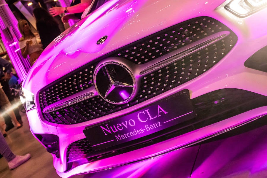 Mercedes-Benz lanza el nuevo CLA. La segunda generación del coupé compacto por excelencia de Mercedes. Una versión mejorada de su actual antecesor. Se trata de un coupé de cuatro puertas y cinco plazas de Mercedes, con un diseño completamente diferenciador. El vehículo, de estética deportiva por fuera, destaca en su interior de un extra de diseño, lujo y tecnología.