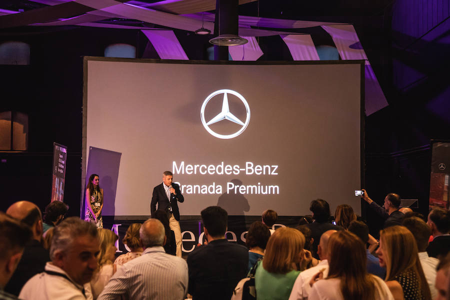 Mercedes-Benz lanza el nuevo CLA. La segunda generación del coupé compacto por excelencia de Mercedes. Una versión mejorada de su actual antecesor. Se trata de un coupé de cuatro puertas y cinco plazas de Mercedes, con un diseño completamente diferenciador. El vehículo, de estética deportiva por fuera, destaca en su interior de un extra de diseño, lujo y tecnología.