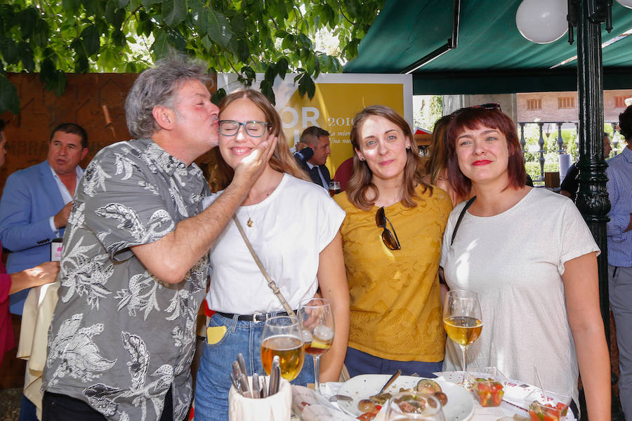 IDEAL quiere estar, un año más, cerca de los granadinos durante estos días de feria. Así, cada mediodía espera en Las Titas, en el Paseo del Salón, a todos aquellos que deseen disfrutar de un ambiente familiar y en el que la buena gastronomía será protagonista.