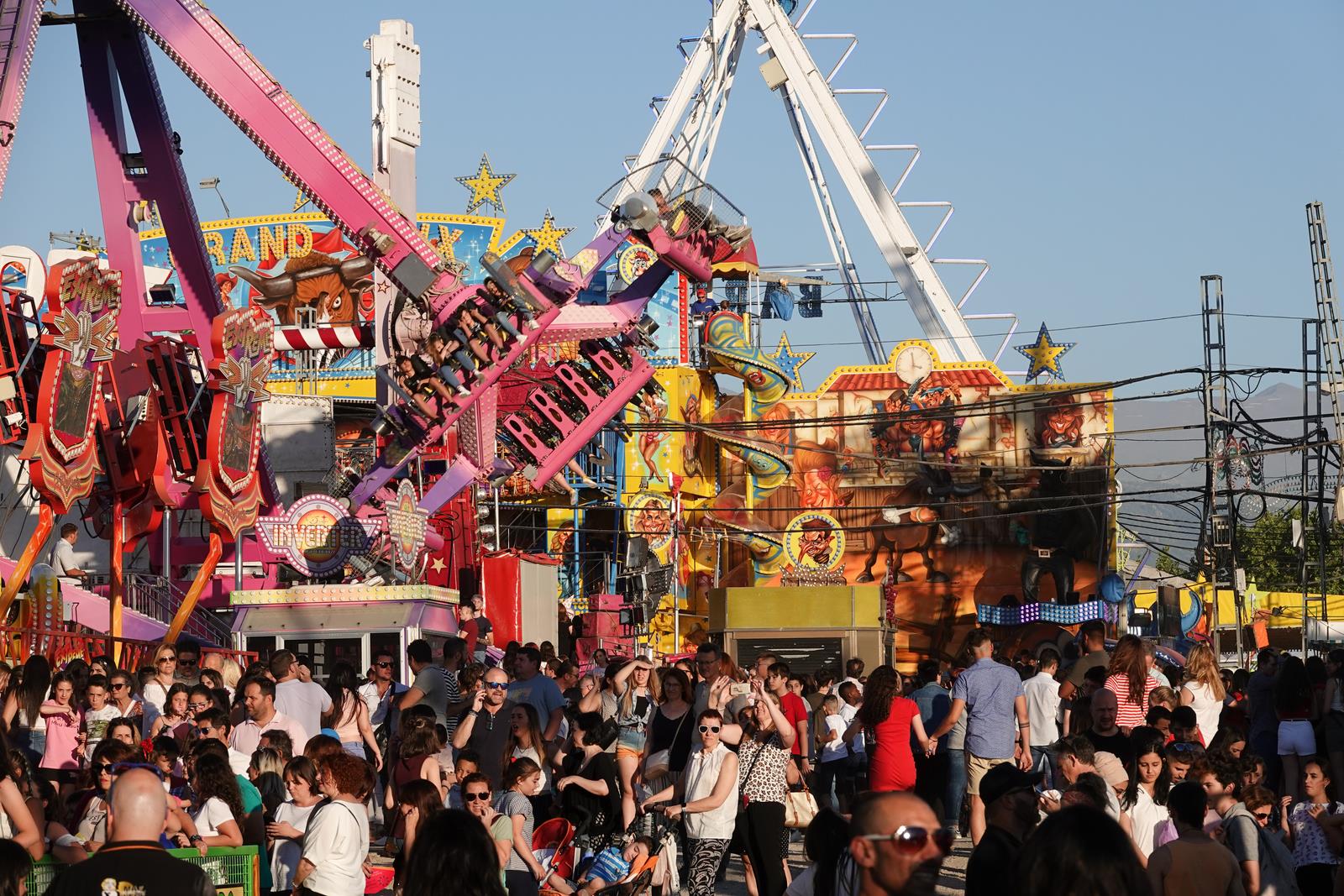 Fotos: Martes de columpios en el ferial