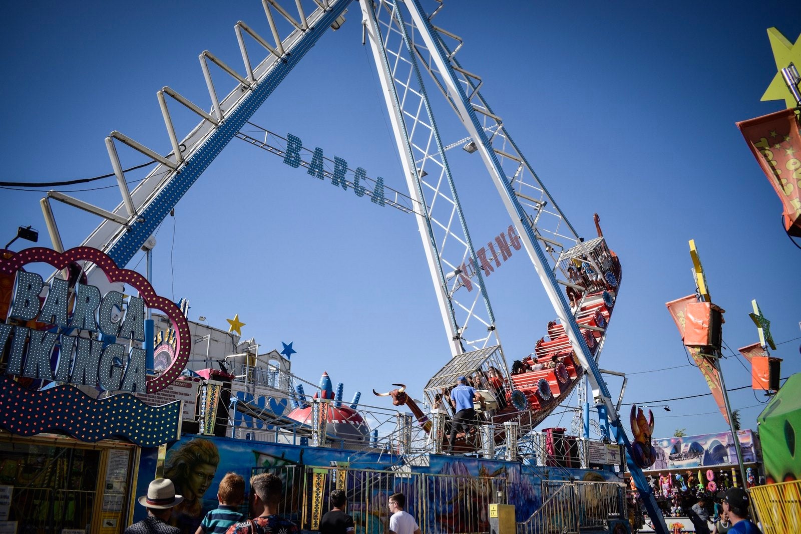 Fotos: Martes de columpios en el ferial