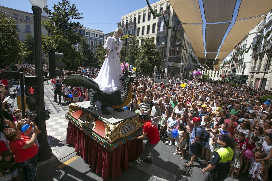 Te mostramos en imágenes cómo se ha vivido en el centro uno de los dìas grandes de la feria