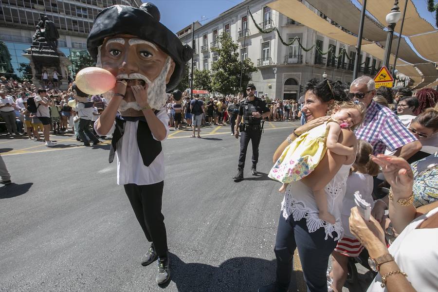 Te mostramos en imágenes cómo se ha vivido en el centro uno de los dìas grandes de la feria