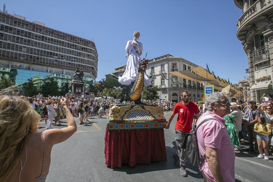 Te mostramos en imágenes cómo se ha vivido en el centro uno de los dìas grandes de la feria