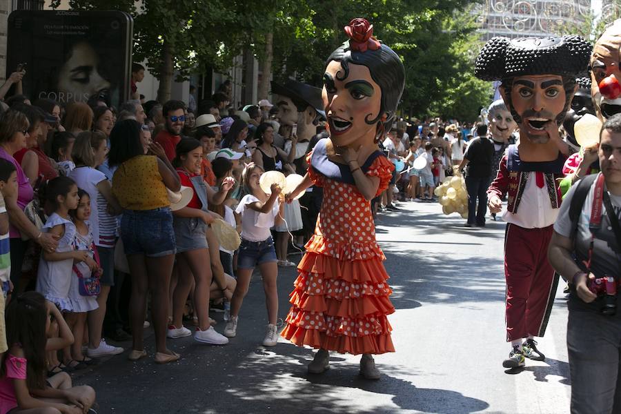 Te mostramos en imágenes cómo se ha vivido en el centro uno de los dìas grandes de la feria