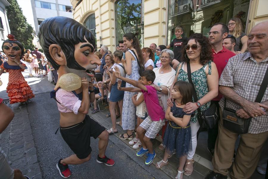 Te mostramos en imágenes cómo se ha vivido en el centro uno de los dìas grandes de la feria