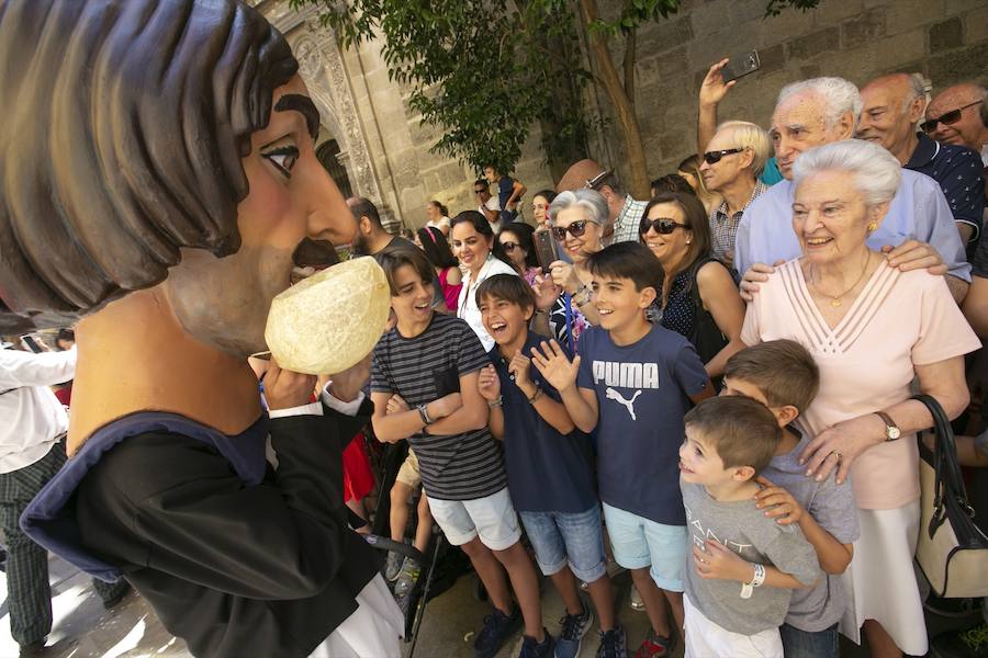 Te mostramos en imágenes cómo se ha vivido en el centro uno de los dìas grandes de la feria