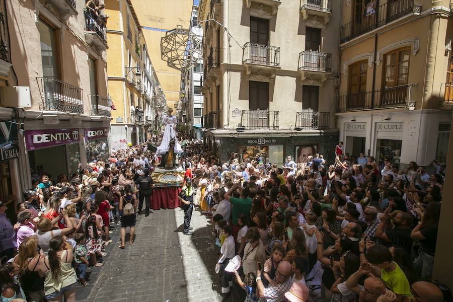 Te mostramos en imágenes cómo se ha vivido en el centro uno de los dìas grandes de la feria