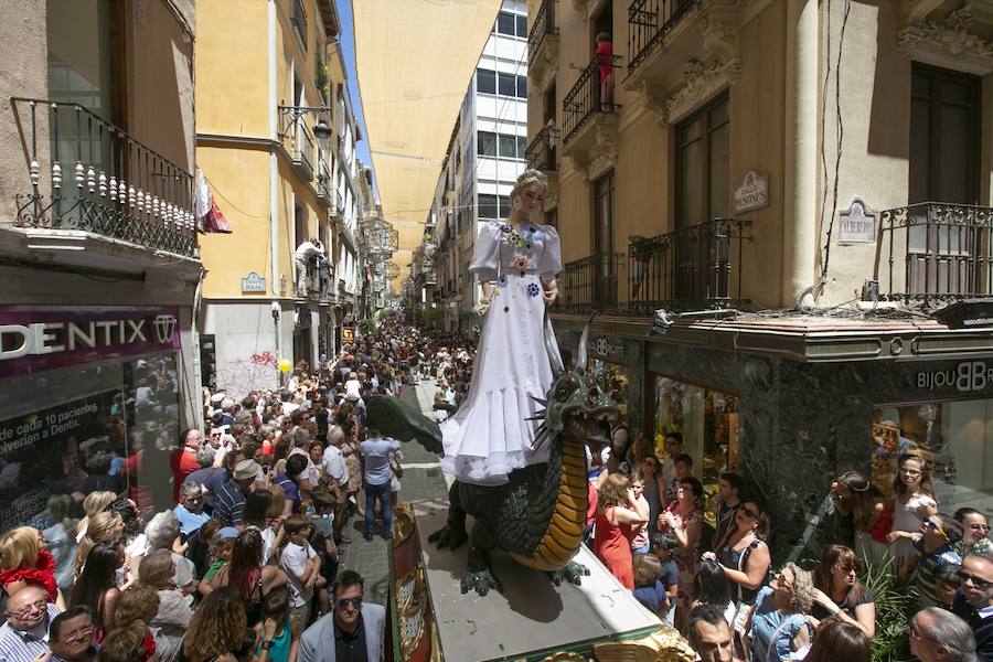 Te mostramos en imágenes cómo se ha vivido en el centro uno de los dìas grandes de la feria