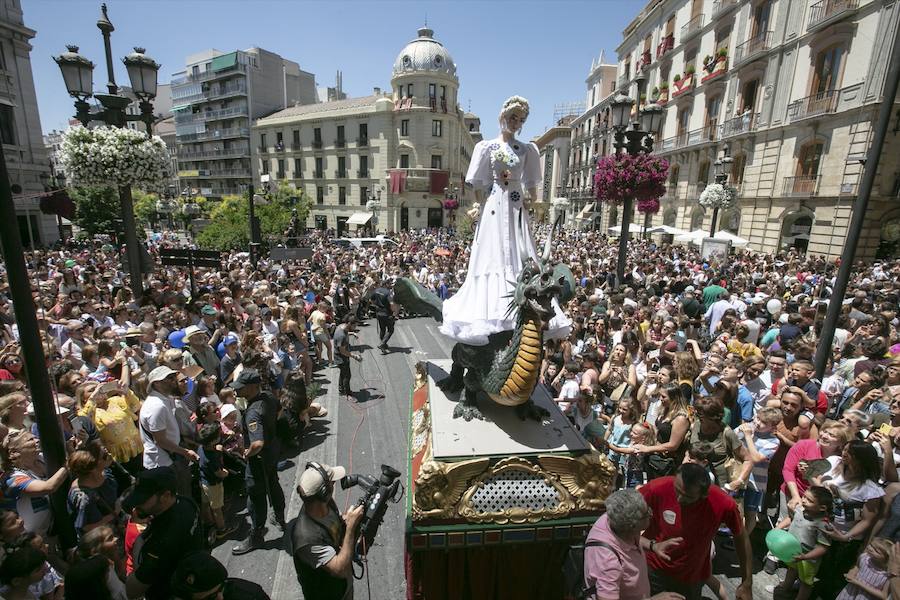 Te mostramos en imágenes cómo se ha vivido en el centro uno de los dìas grandes de la feria