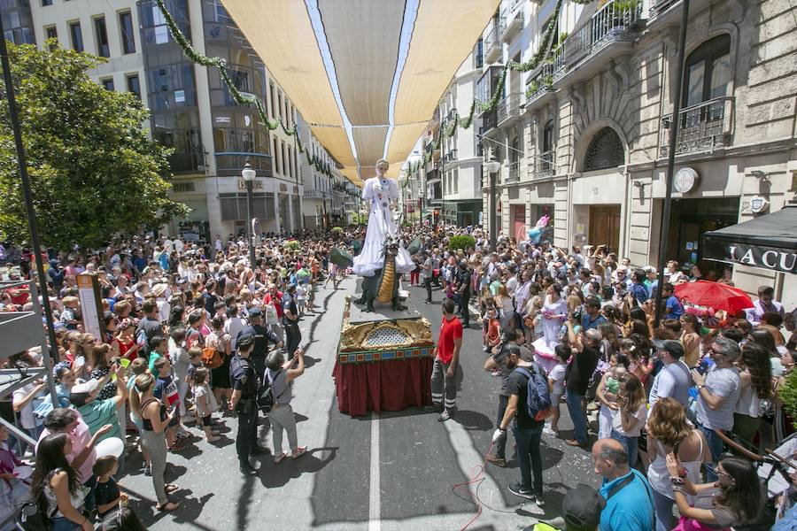 Te mostramos en imágenes cómo se ha vivido en el centro uno de los dìas grandes de la feria