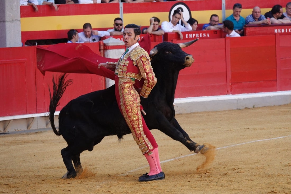 El novillero azteca, que cortó tres orejas, se impuso en la final a Alejandro Peñaranda y Miguel Polope