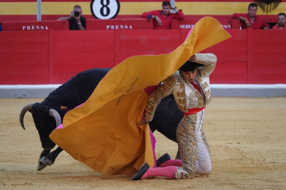 El novillero azteca, que cortó tres orejas, se impuso en la final a Alejandro Peñaranda y Miguel Polope