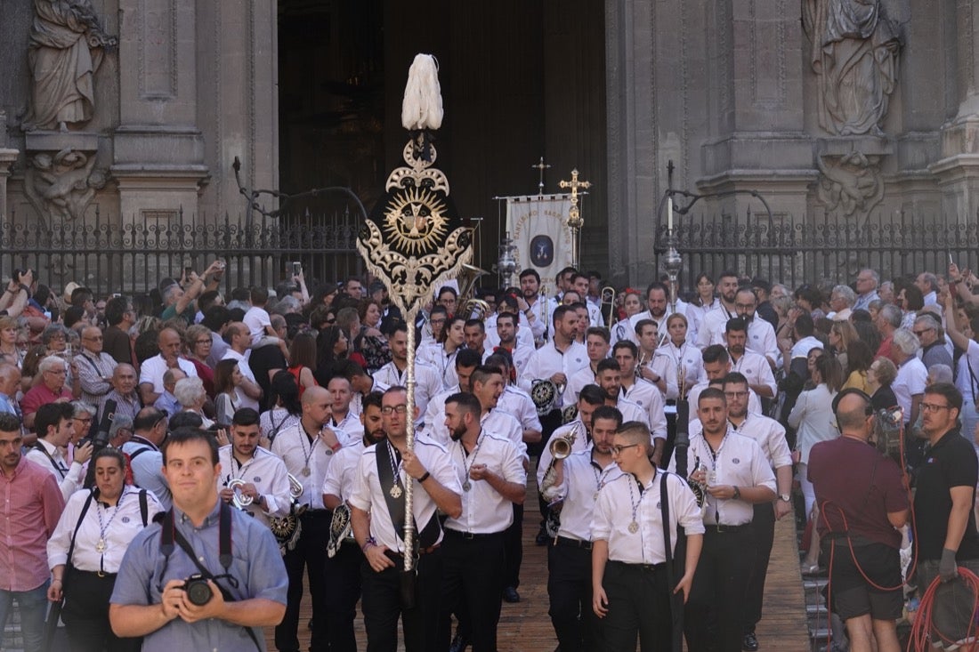 Si has estado en la Plaza de las Pasiegas, búscate en nuestra galería