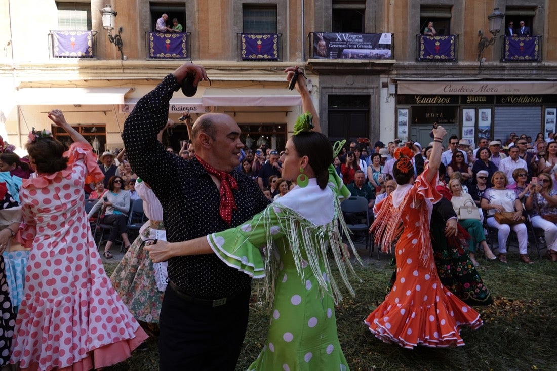 Si has estado en la Plaza de las Pasiegas, búscate en nuestra galería