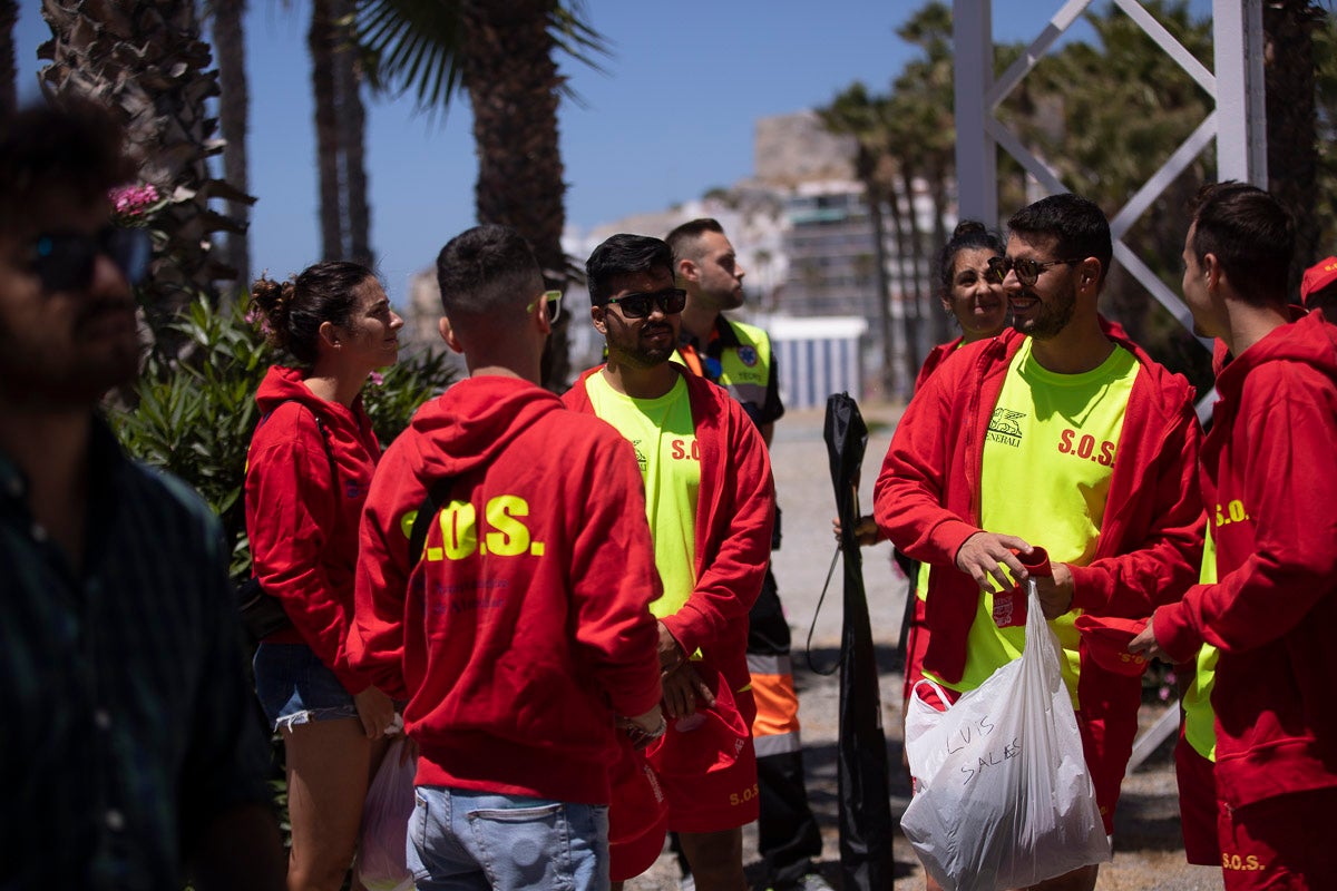 El servicio estará en funcionamiento hasta el 9 de septiembre, con horario de 12 del mediodía a 8 de la tarde y contará con 31 socorristas, entre ellos, 1 coordinador, 4 encargados de puestos de socorro y 4 patrones de embarcaciones