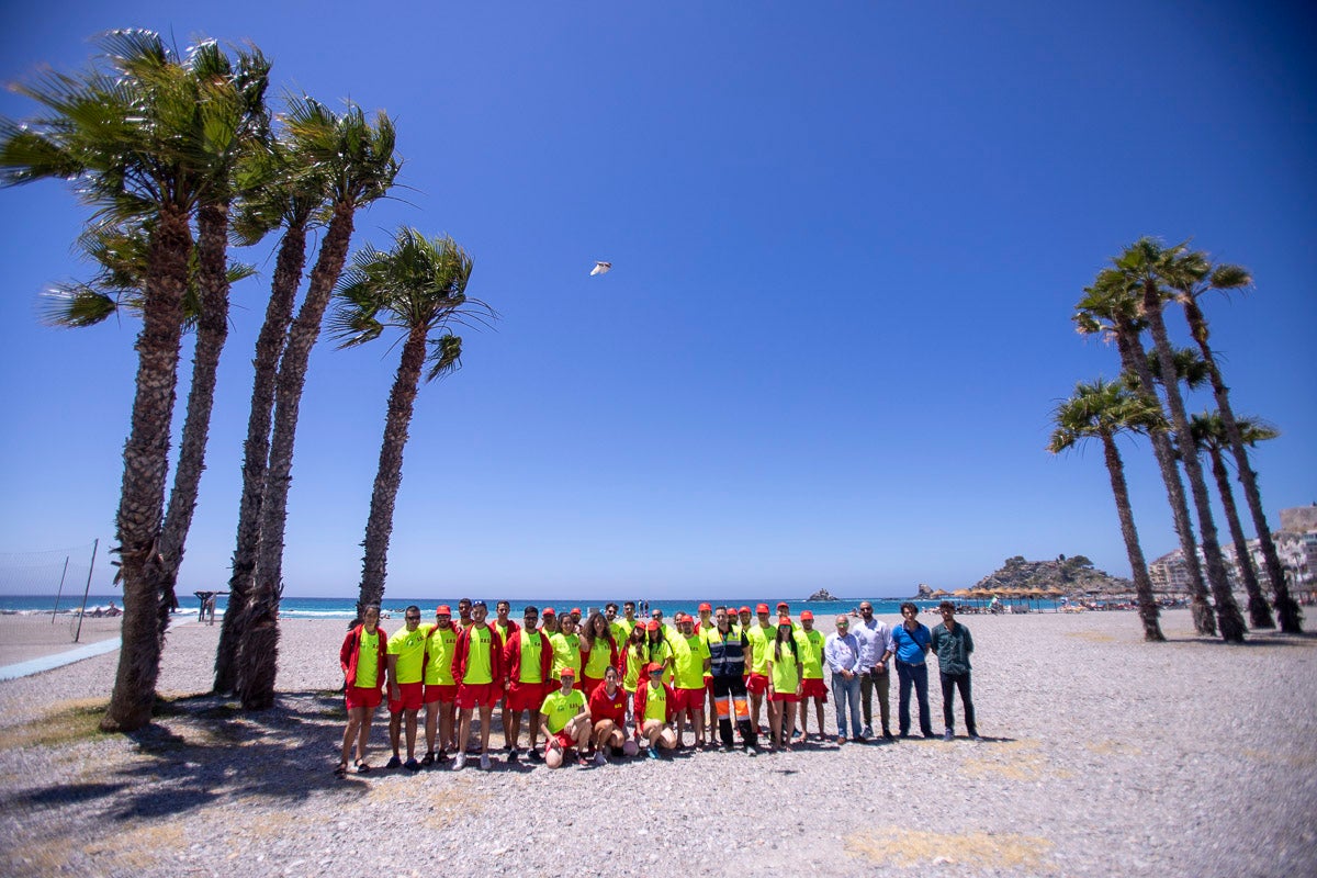 El servicio estará en funcionamiento hasta el 9 de septiembre, con horario de 12 del mediodía a 8 de la tarde y contará con 31 socorristas, entre ellos, 1 coordinador, 4 encargados de puestos de socorro y 4 patrones de embarcaciones