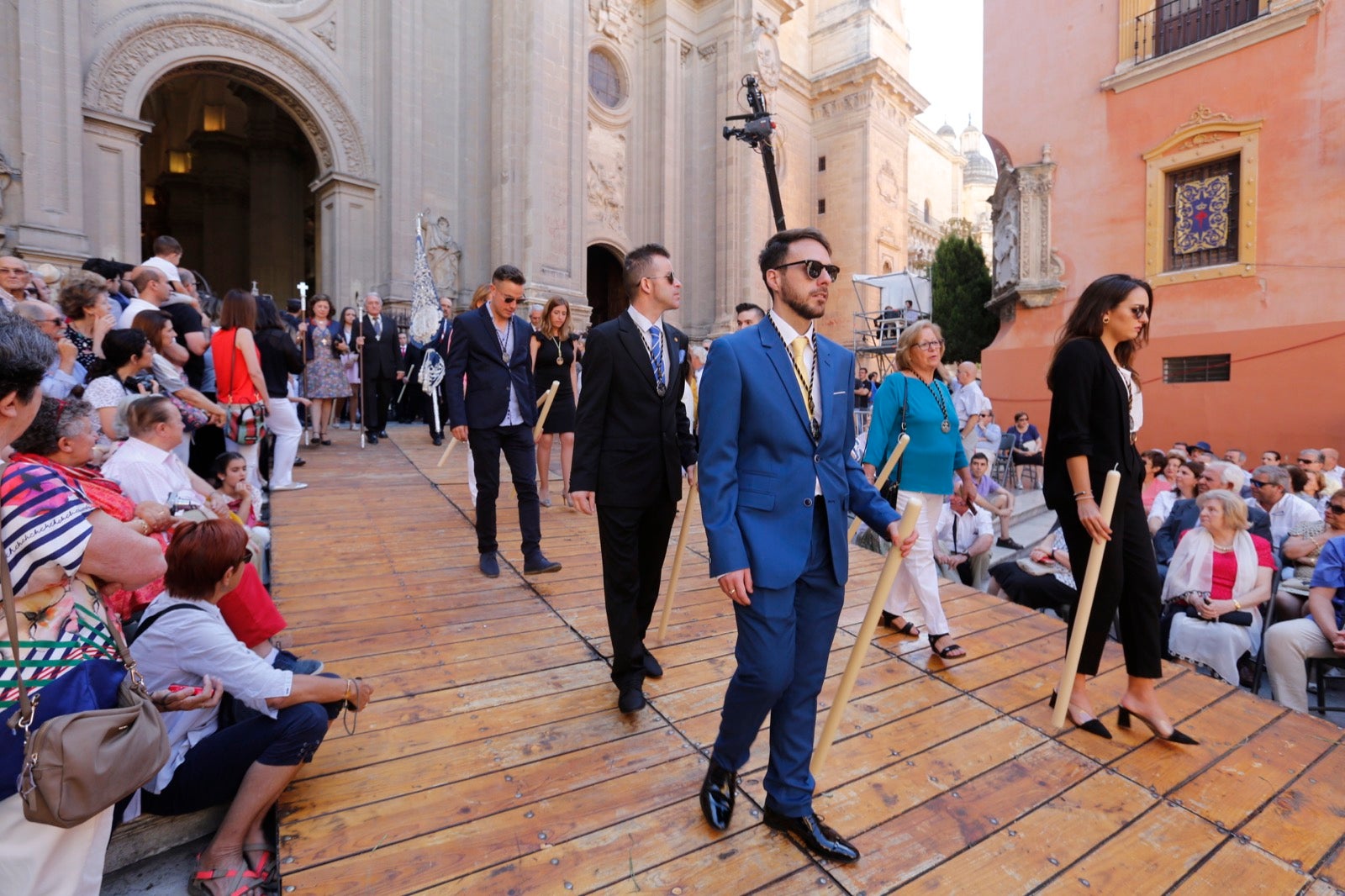 La plaza de las Pasiegas, abarrotada para recibir al Corpus Christi