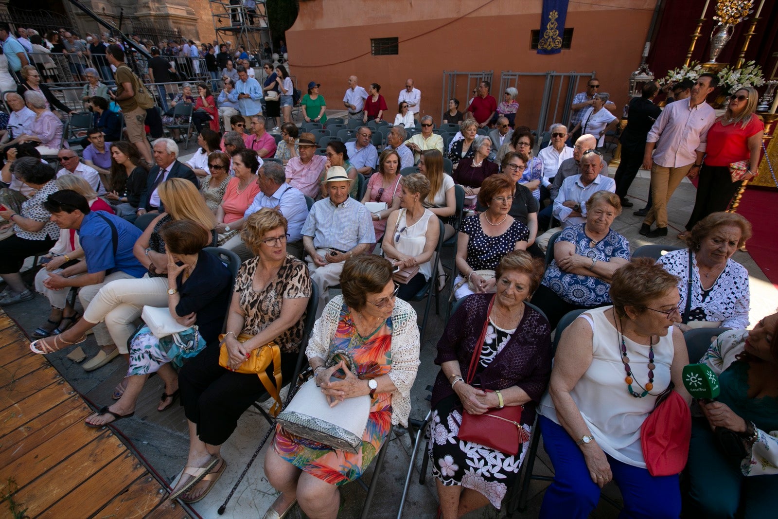 La plaza de las Pasiegas, abarrotada para recibir al Corpus Christi