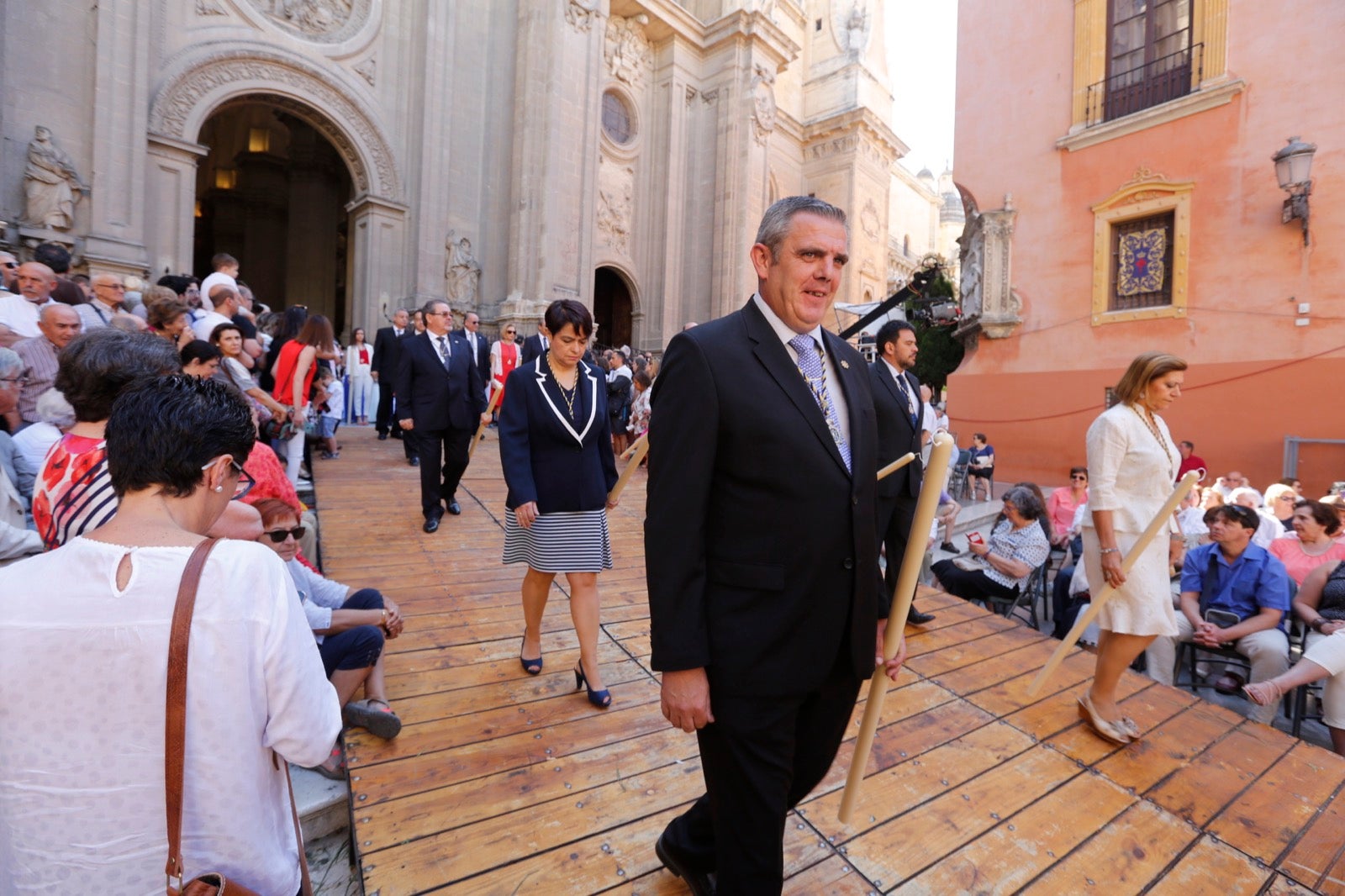 La plaza de las Pasiegas, abarrotada para recibir al Corpus Christi