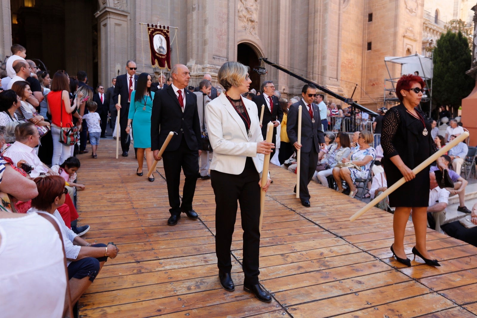 La plaza de las Pasiegas, abarrotada para recibir al Corpus Christi