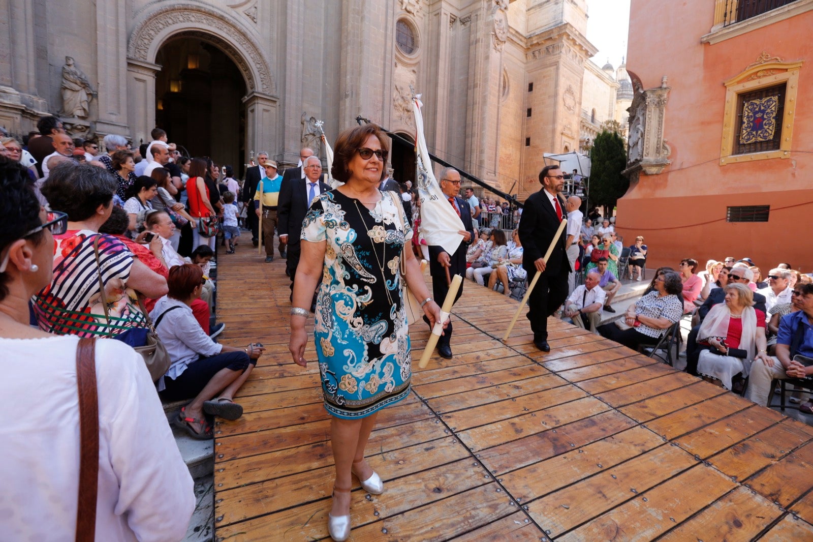 La plaza de las Pasiegas, abarrotada para recibir al Corpus Christi