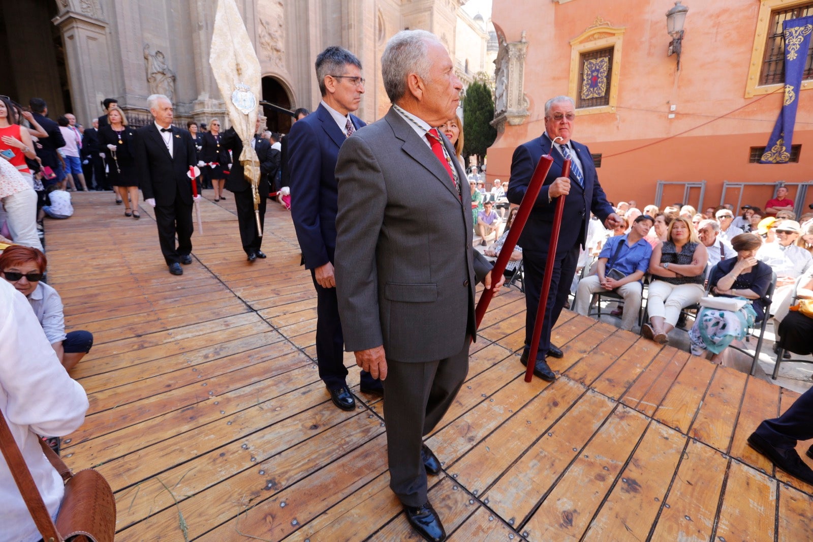 La plaza de las Pasiegas, abarrotada para recibir al Corpus Christi