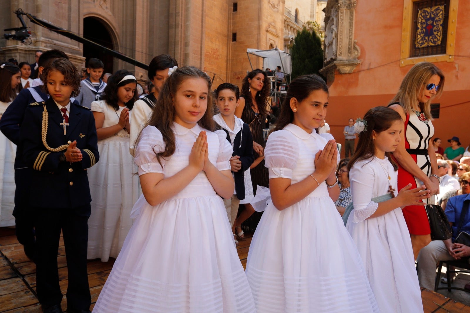 La plaza de las Pasiegas, abarrotada para recibir al Corpus Christi