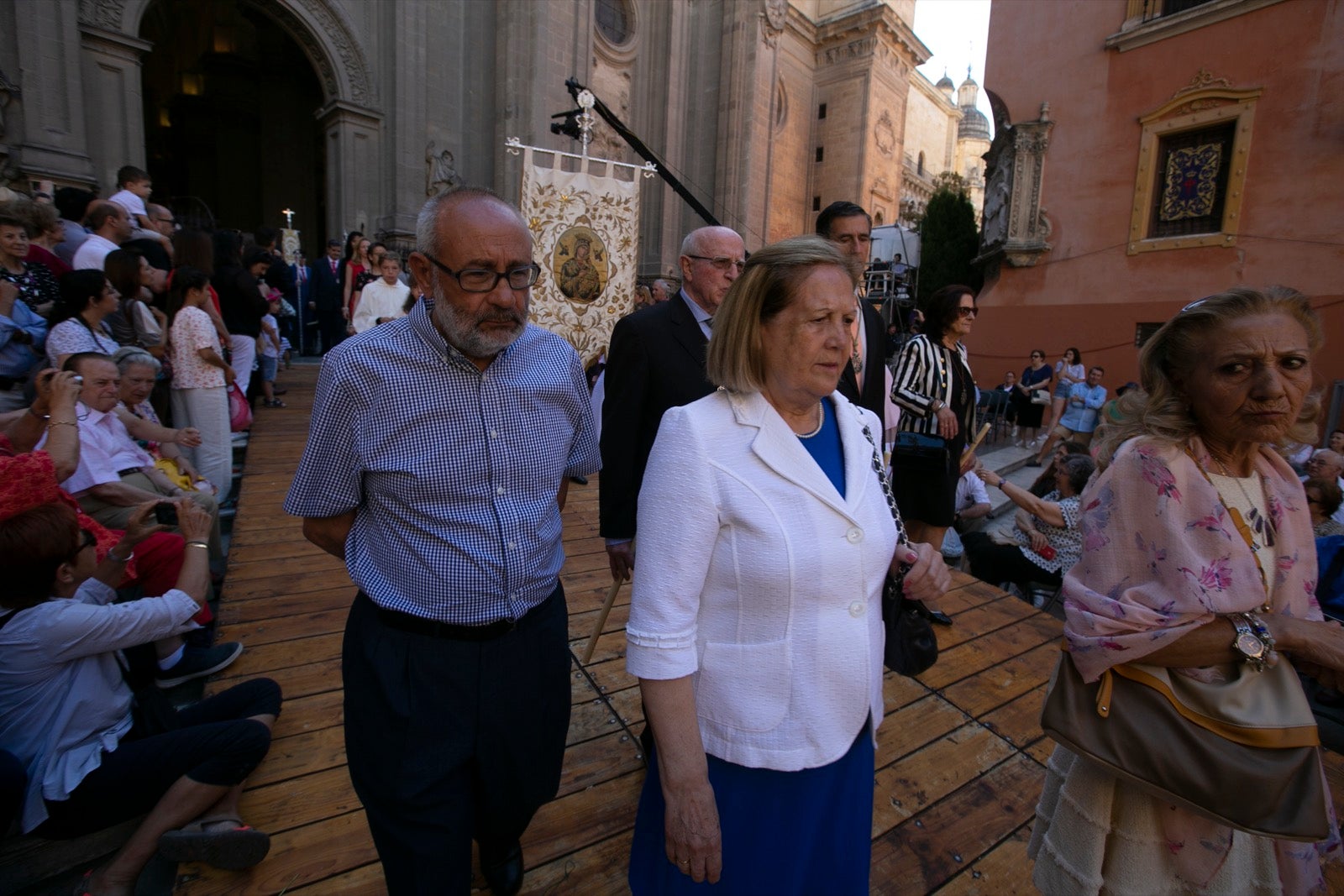 La plaza de las Pasiegas, abarrotada para recibir al Corpus Christi