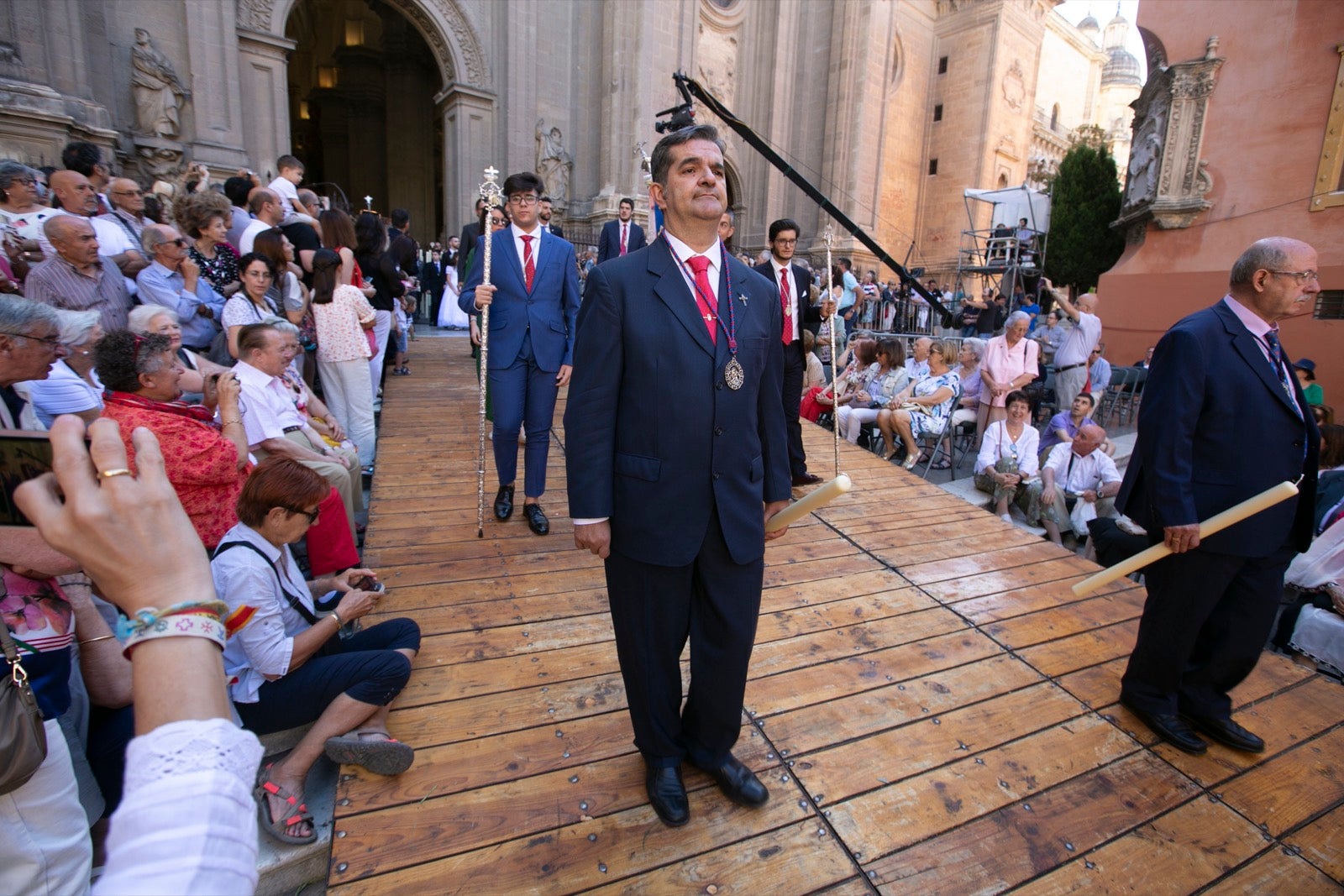 La plaza de las Pasiegas, abarrotada para recibir al Corpus Christi