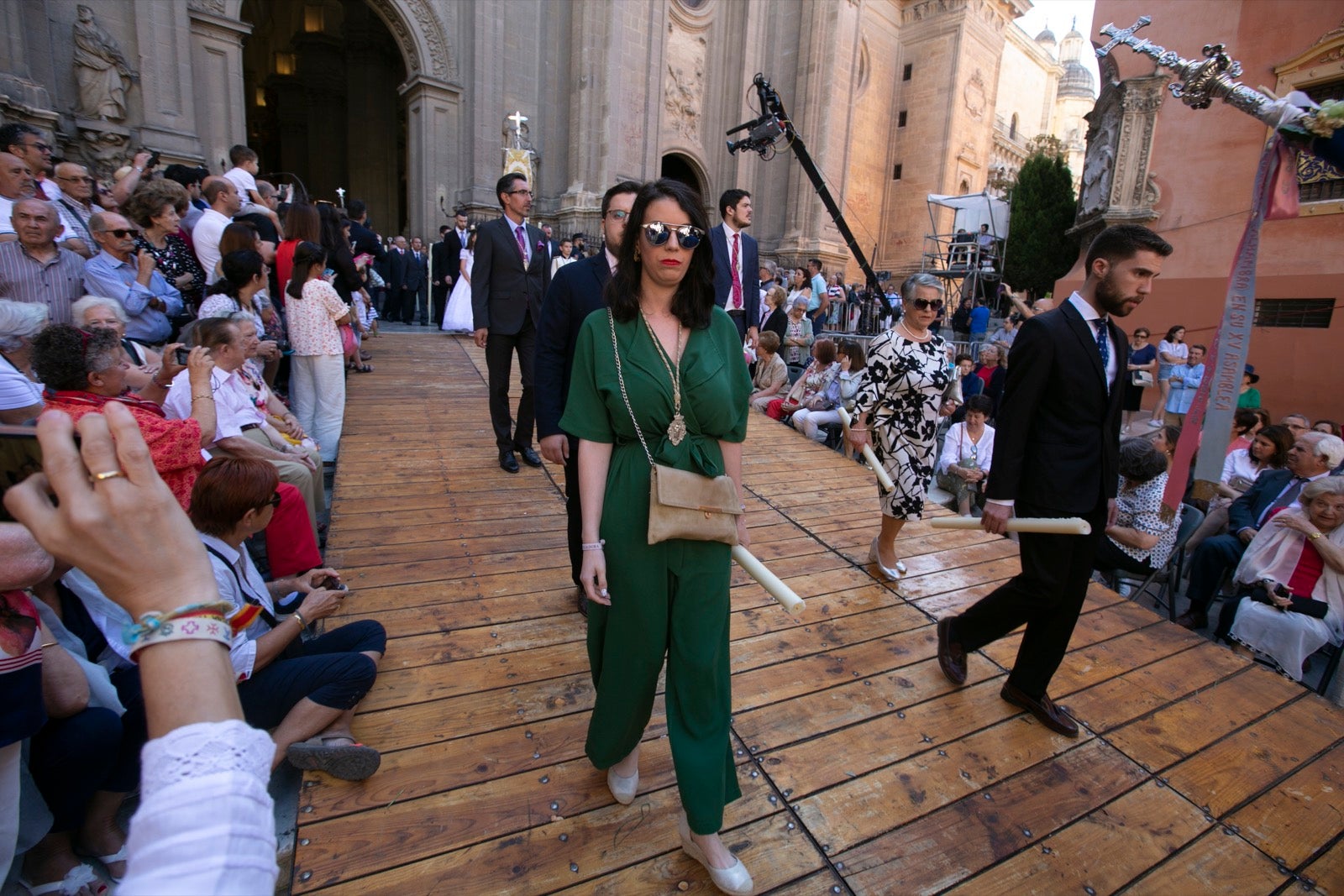 La plaza de las Pasiegas, abarrotada para recibir al Corpus Christi