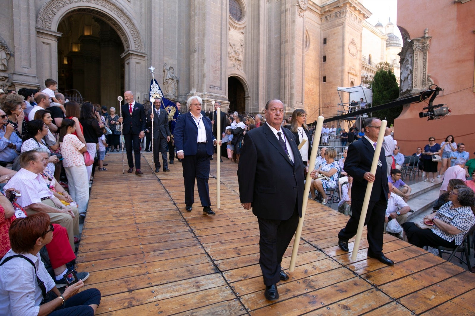 La plaza de las Pasiegas, abarrotada para recibir al Corpus Christi