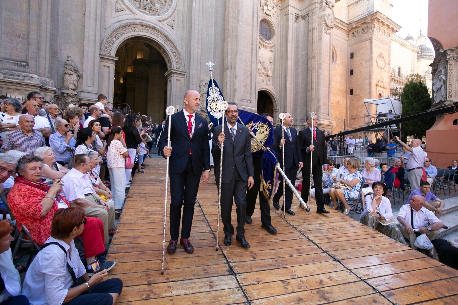 La plaza de las Pasiegas, abarrotada para recibir al Corpus Christi