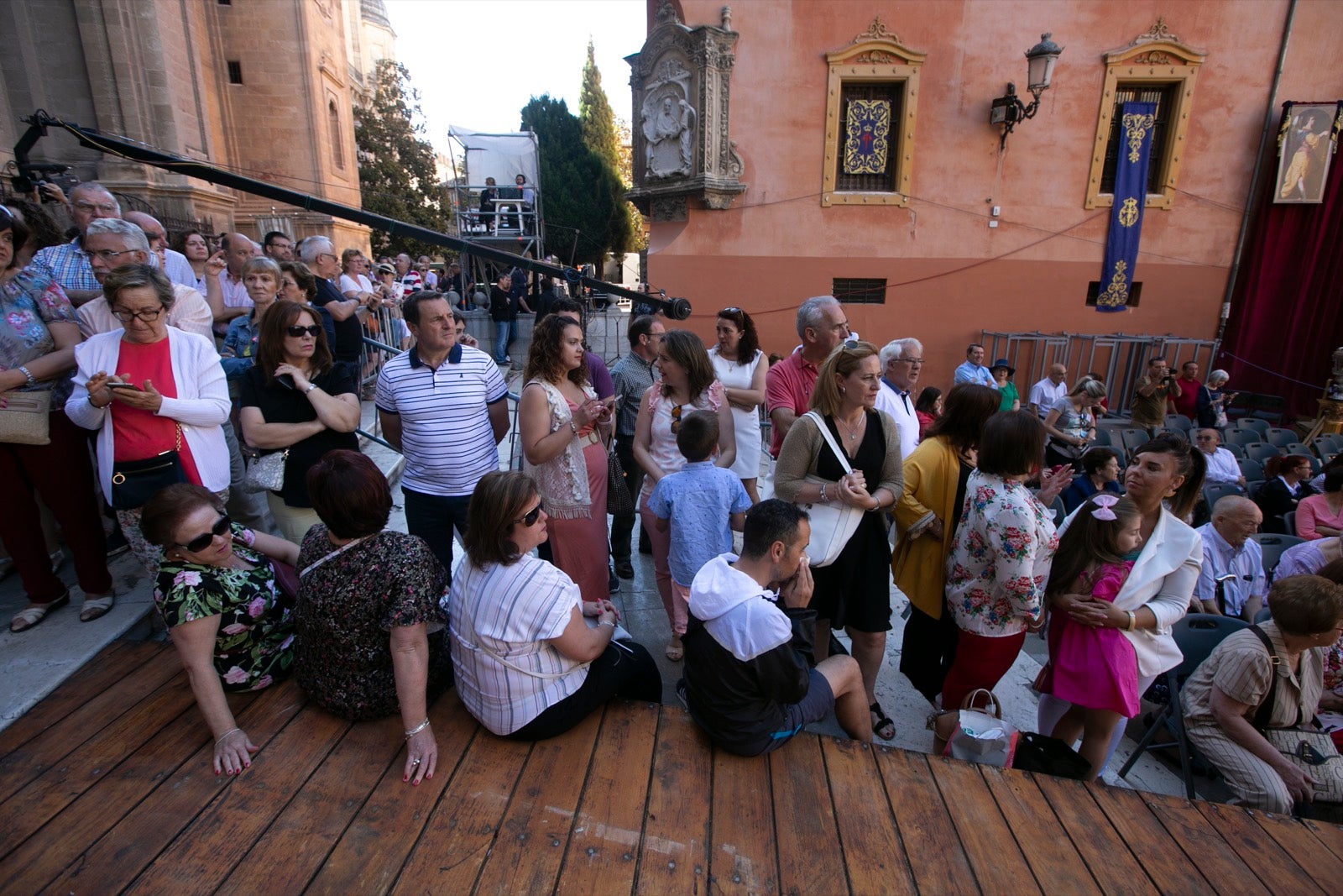 La plaza de las Pasiegas, abarrotada para recibir al Corpus Christi