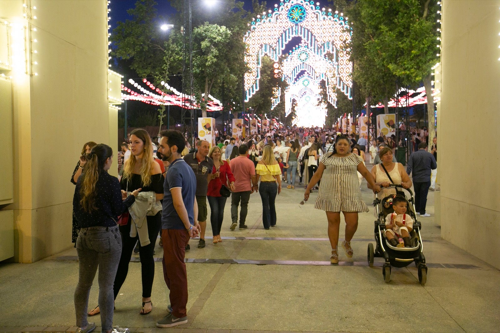 El festivo de la feria de Granada se hizo sentir en el recinto de Almanjáyar