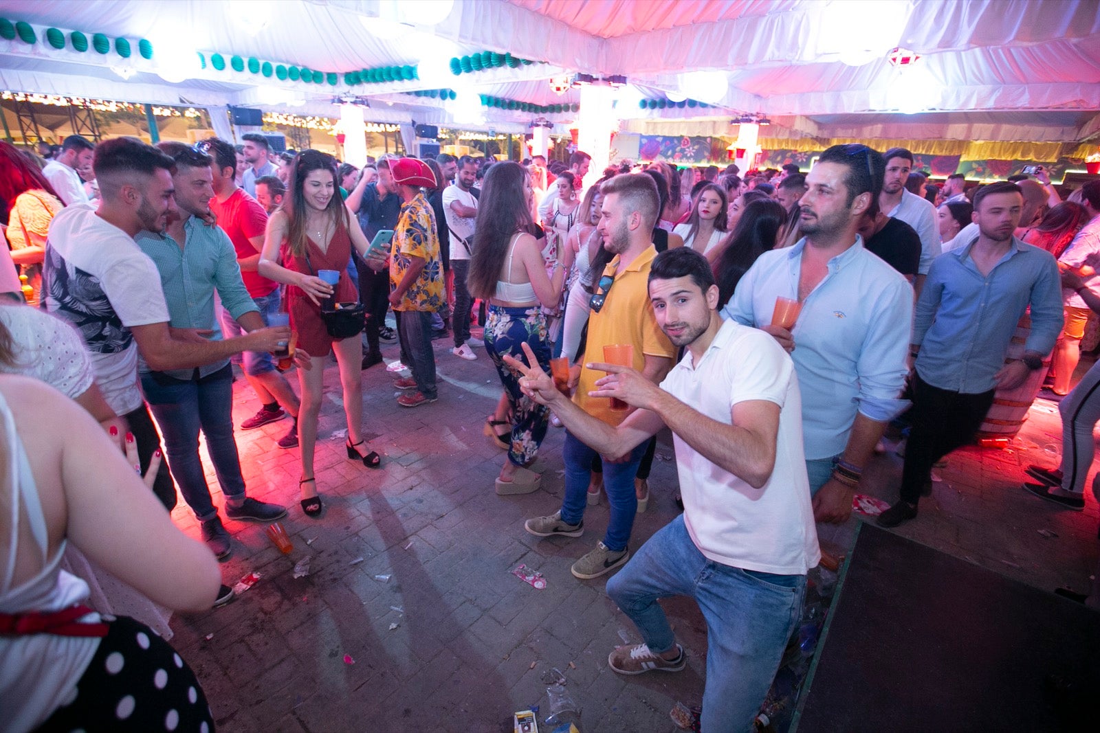 El festivo de la feria de Granada se hizo sentir en el recinto de Almanjáyar