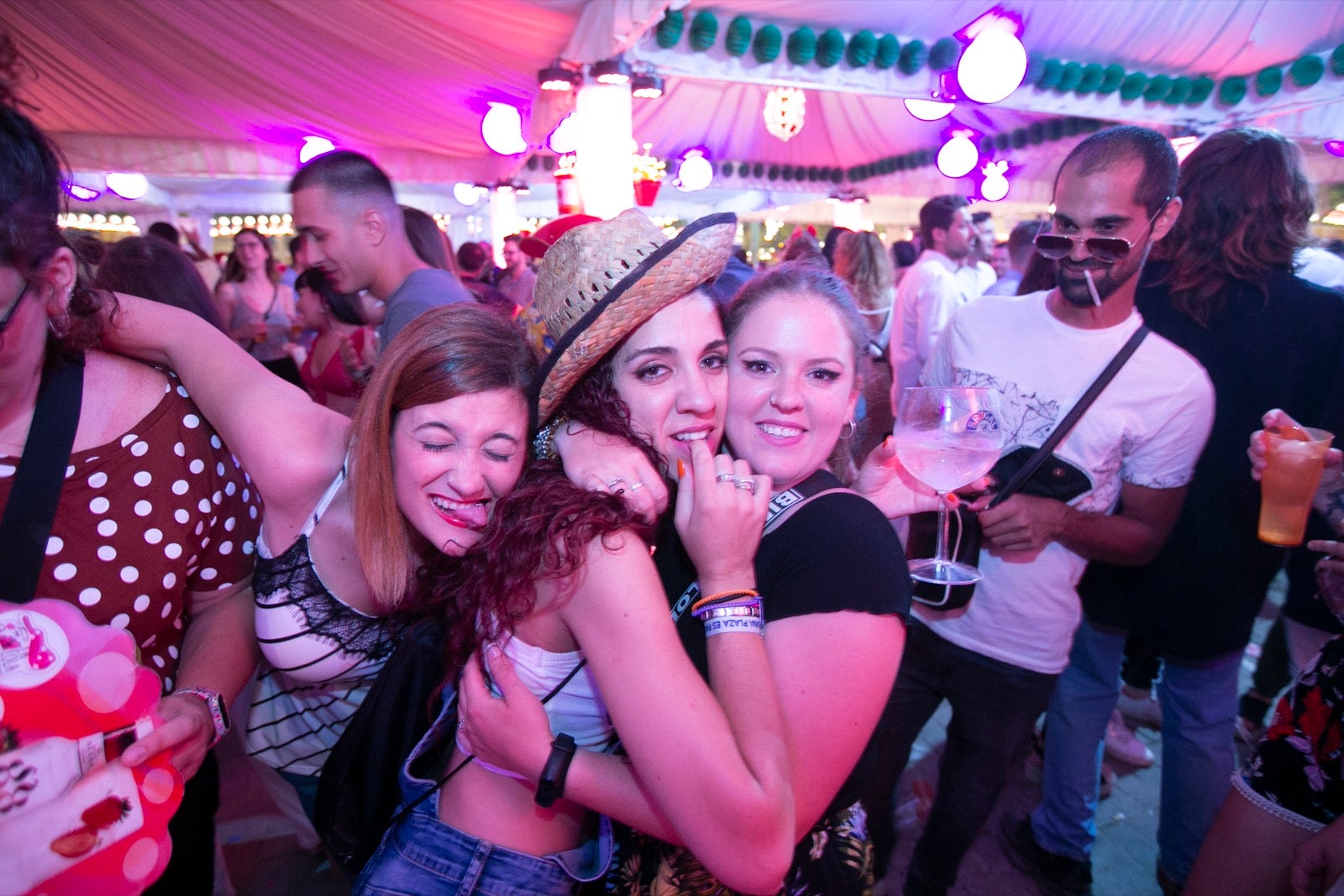 El festivo de la feria de Granada se hizo sentir en el recinto de Almanjáyar