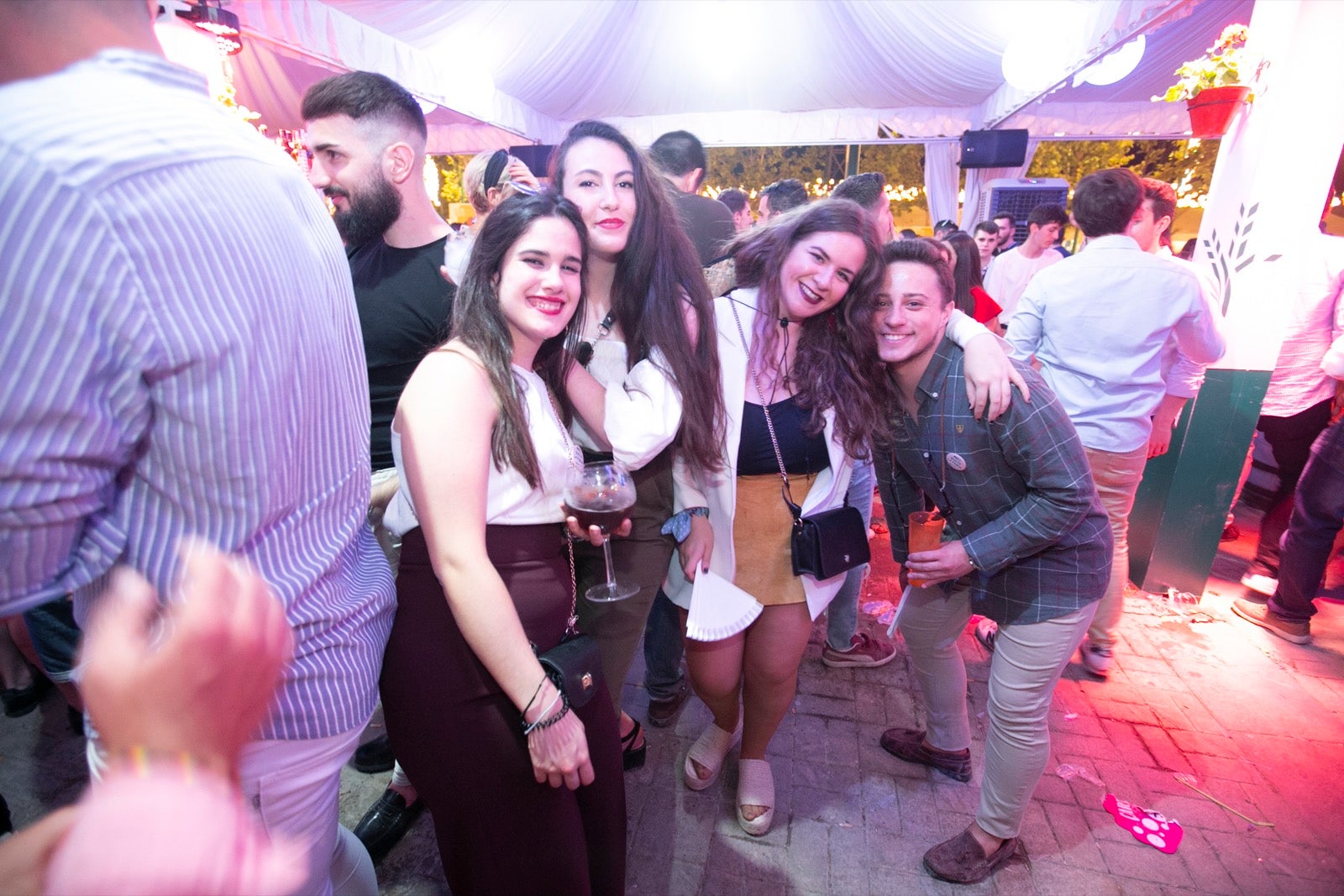 El festivo de la feria de Granada se hizo sentir en el recinto de Almanjáyar