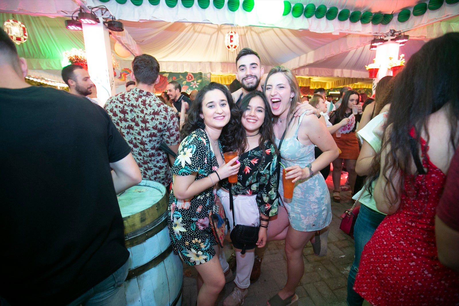 El festivo de la feria de Granada se hizo sentir en el recinto de Almanjáyar