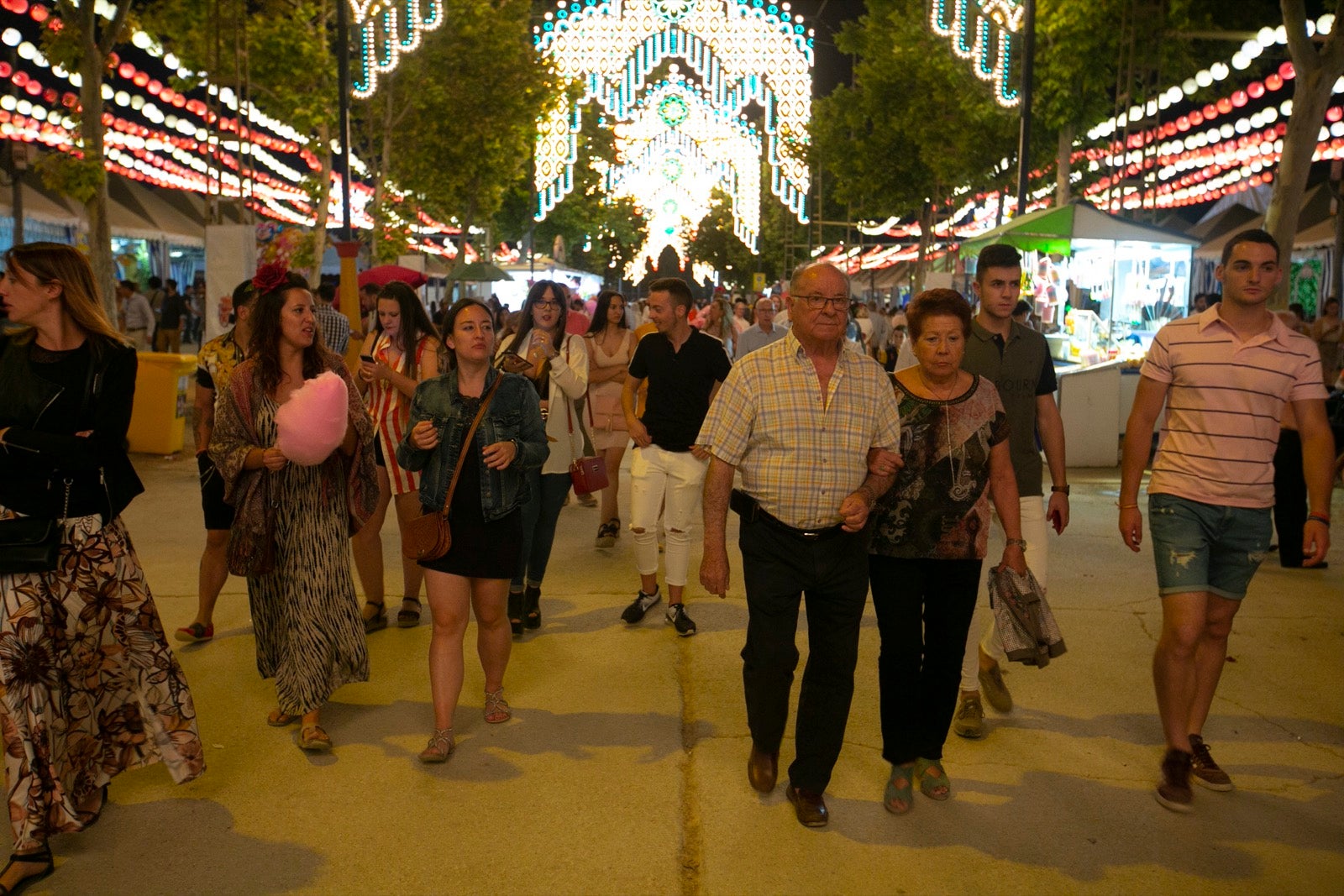 El festivo de la feria de Granada se hizo sentir en el recinto de Almanjáyar