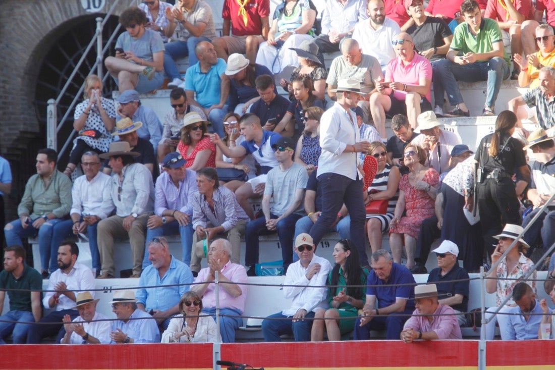 Fueron muchos los que acudieron a la plaza de toros de la ciudad este jueves