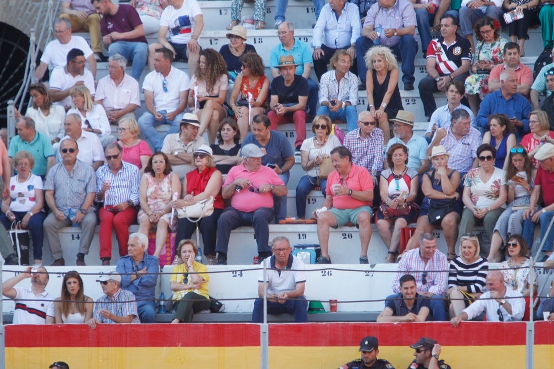 Fueron muchos los que acudieron a la plaza de toros de la ciudad este jueves