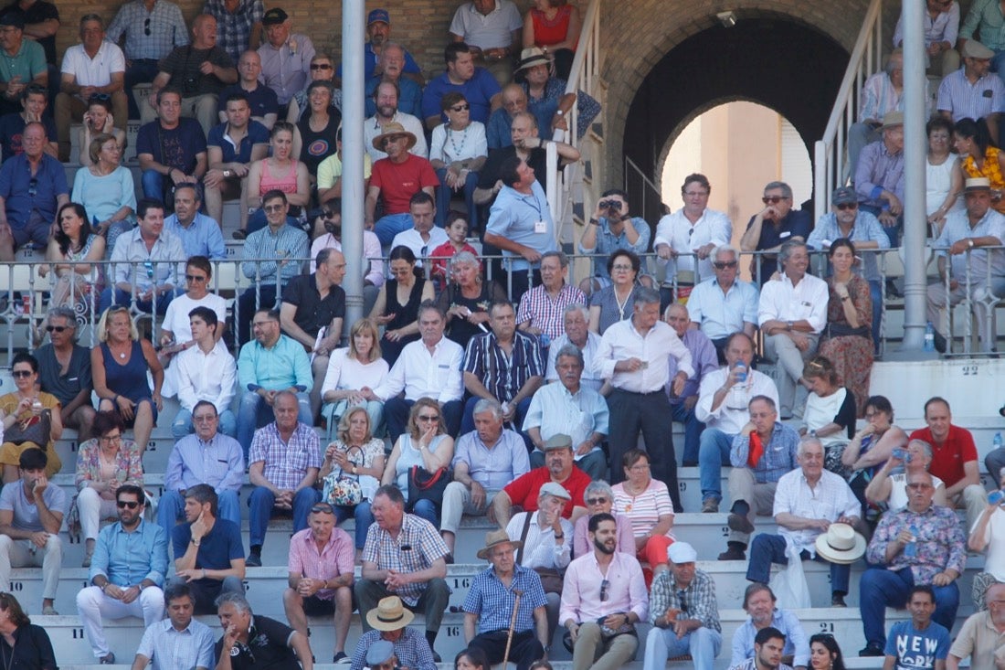 Fueron muchos los que acudieron a la plaza de toros de la ciudad este jueves