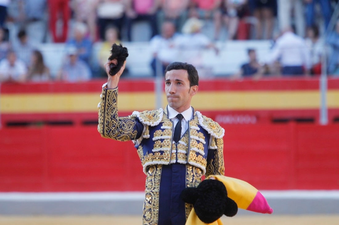 Fueron muchos los que acudieron a la plaza de toros de la ciudad este jueves