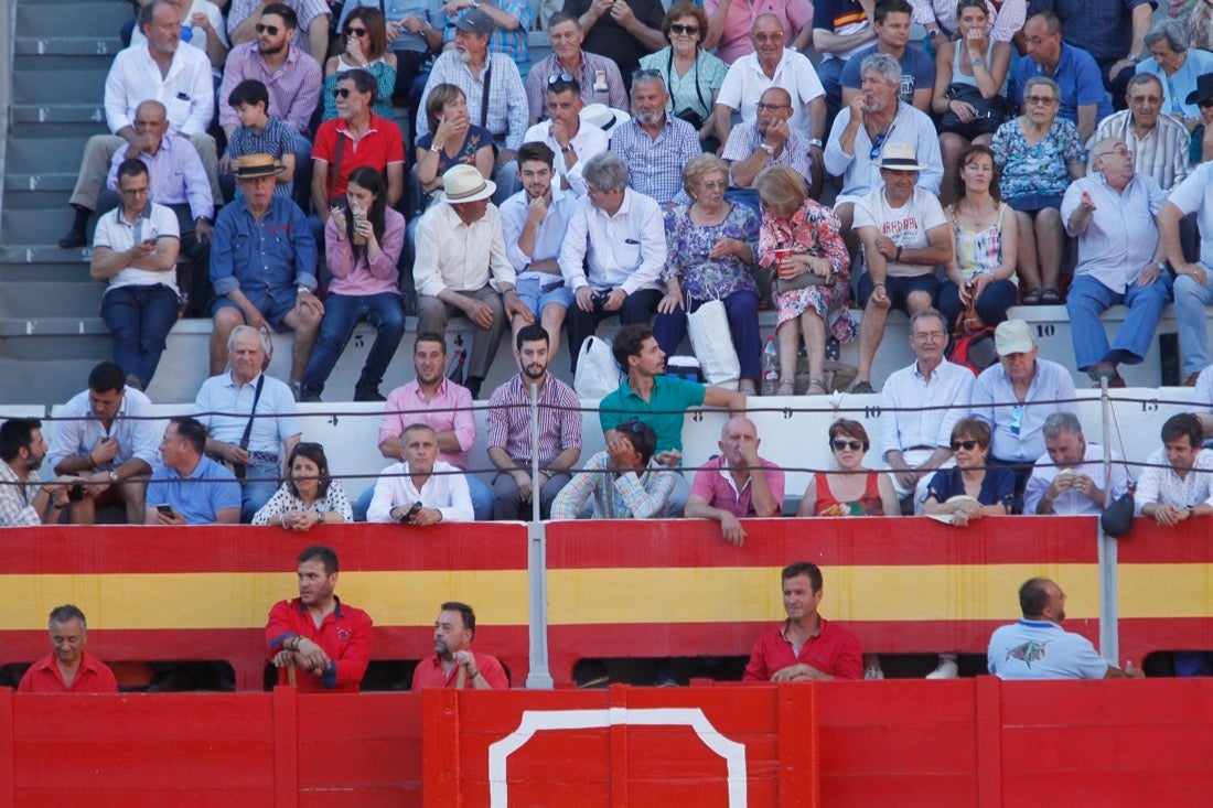 Fueron muchos los que acudieron a la plaza de toros de la ciudad este jueves