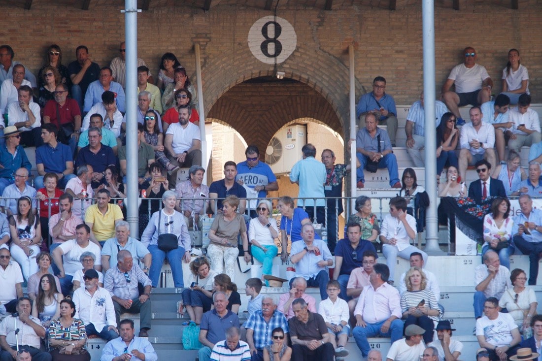 Fueron muchos los que acudieron a la plaza de toros de la ciudad este jueves